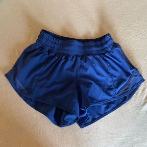 Lululemon “Hotty Hot” low rise lined short (4in) in royal blue